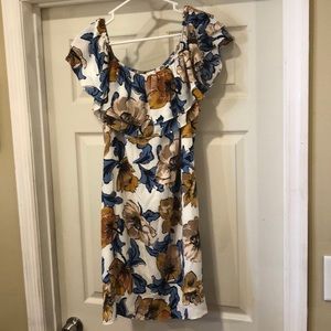 Everly Floral Ruffle Dress in size Large!  Cute!!!
